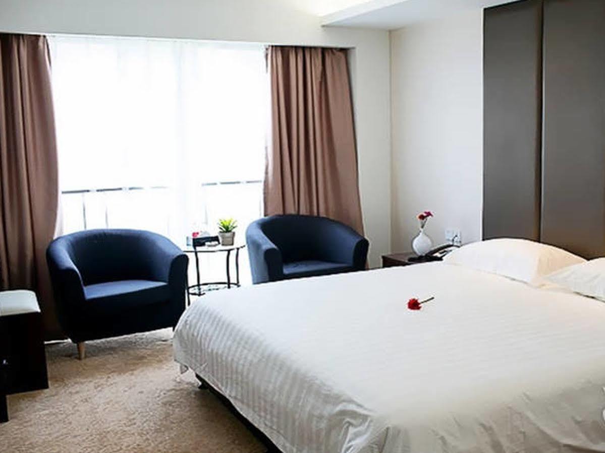 Coinfamily Hotel Shanghai Bagian luar foto