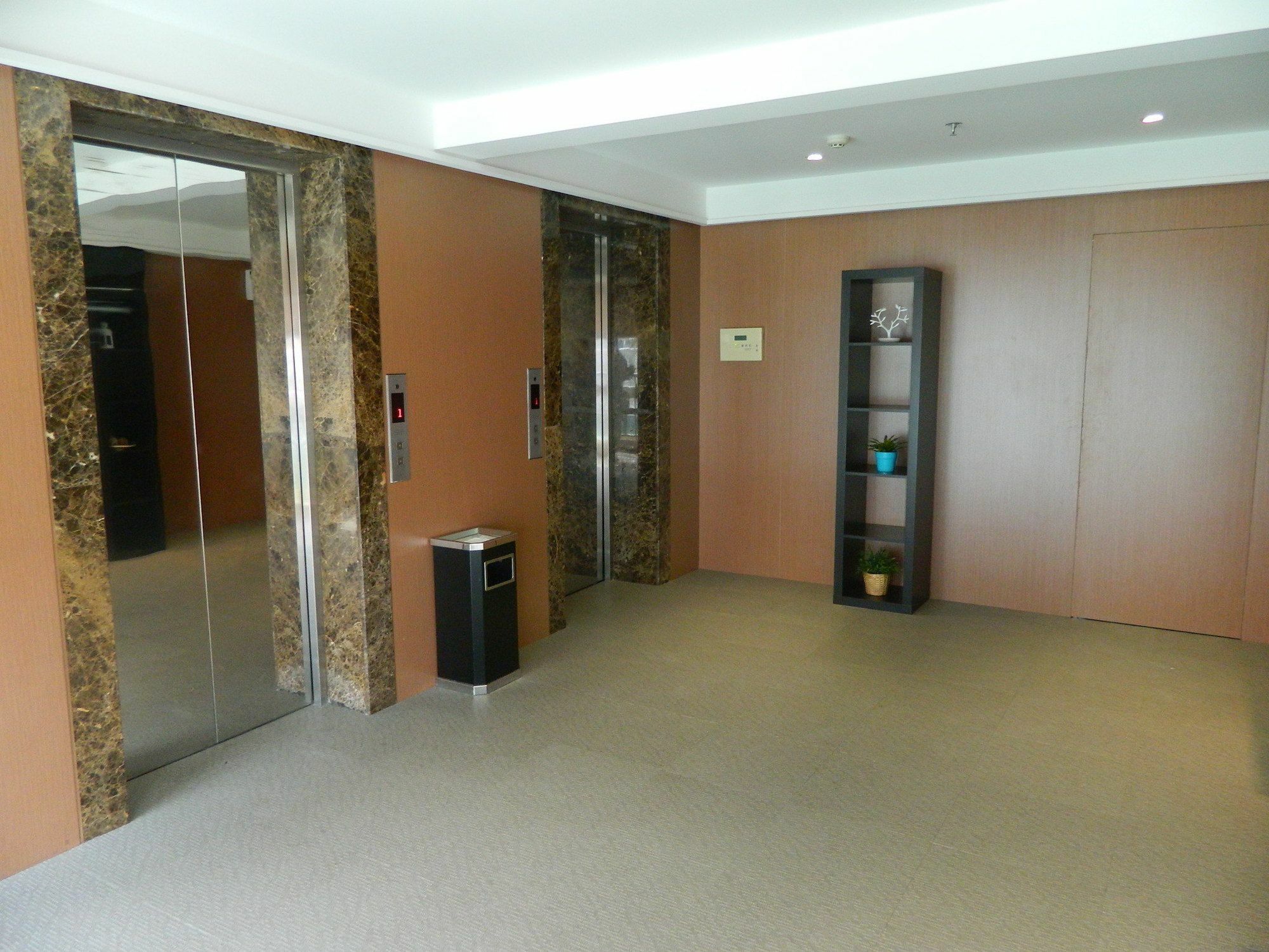 Coinfamily Hotel Shanghai Bagian luar foto